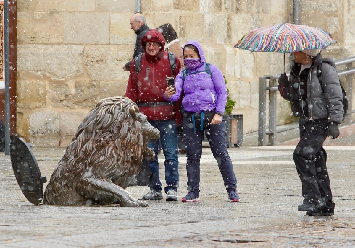 Nieve en León durante este Miércoles Santo