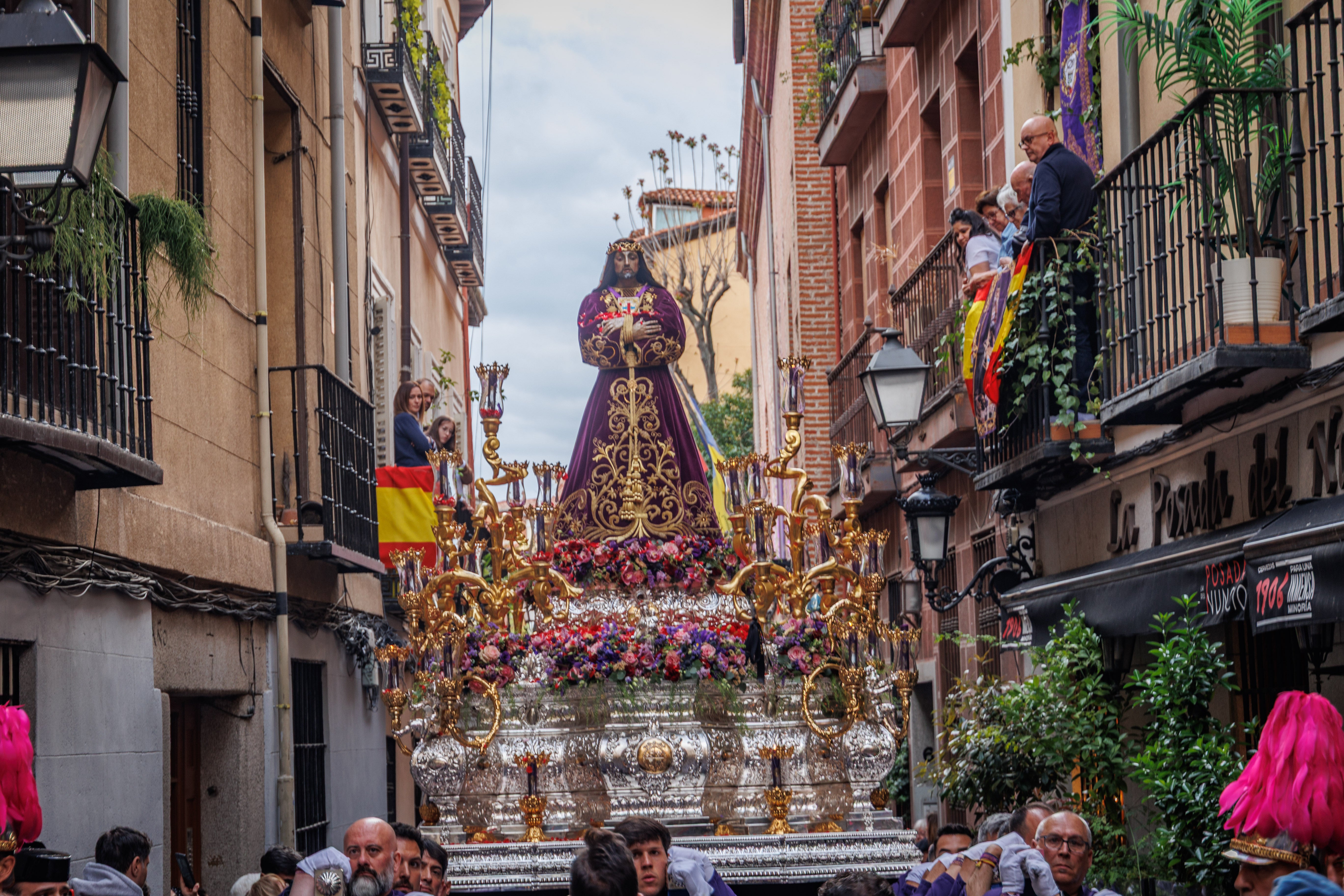 El paso de Jesús del Gran Poder recorre las calles de Madrid