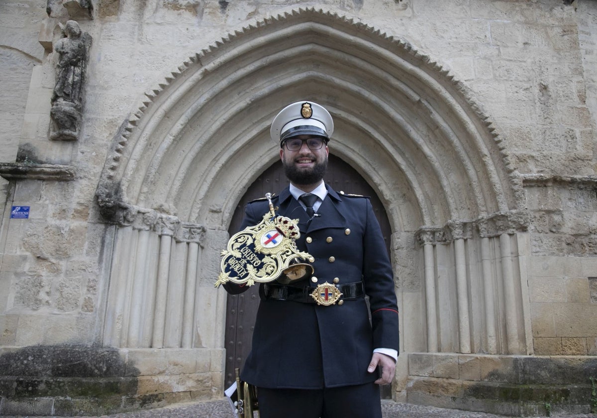 Alberto Fernández, ante la iglesia de la Magdalena
