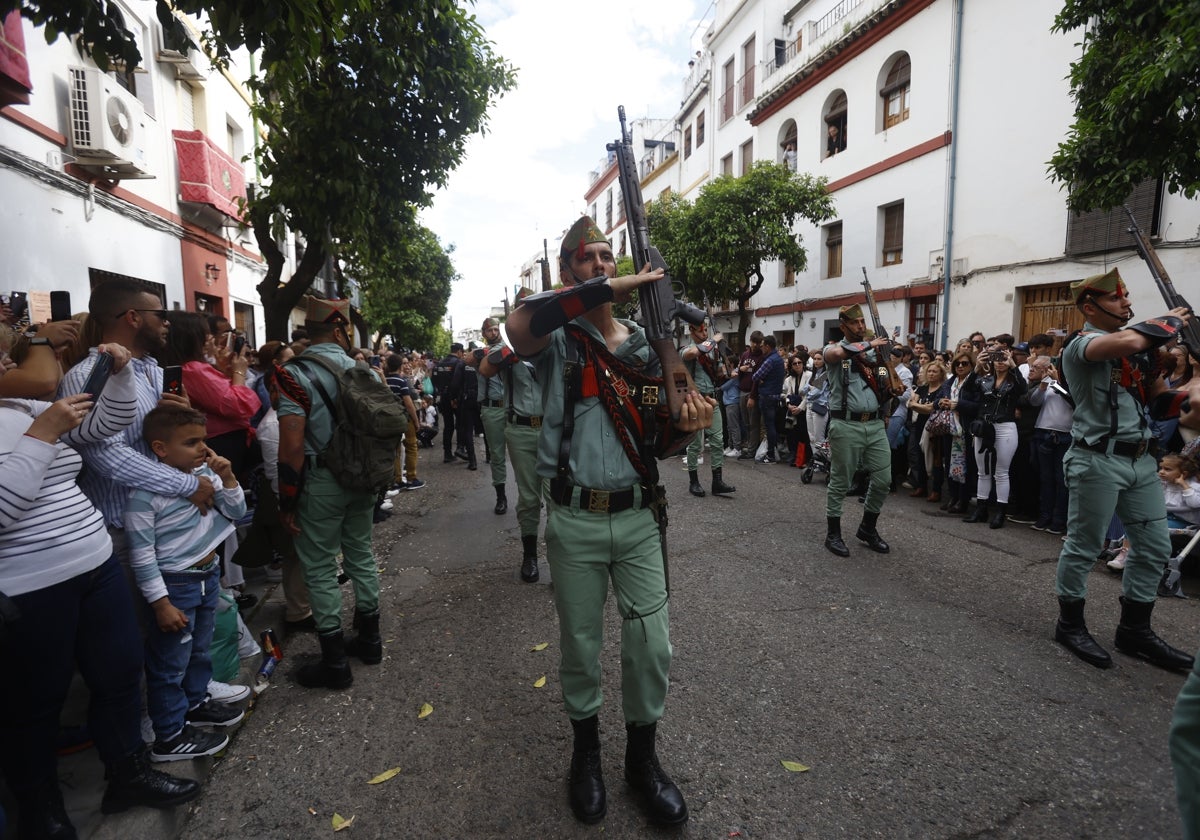 Un legionario en la calle de la Feria
