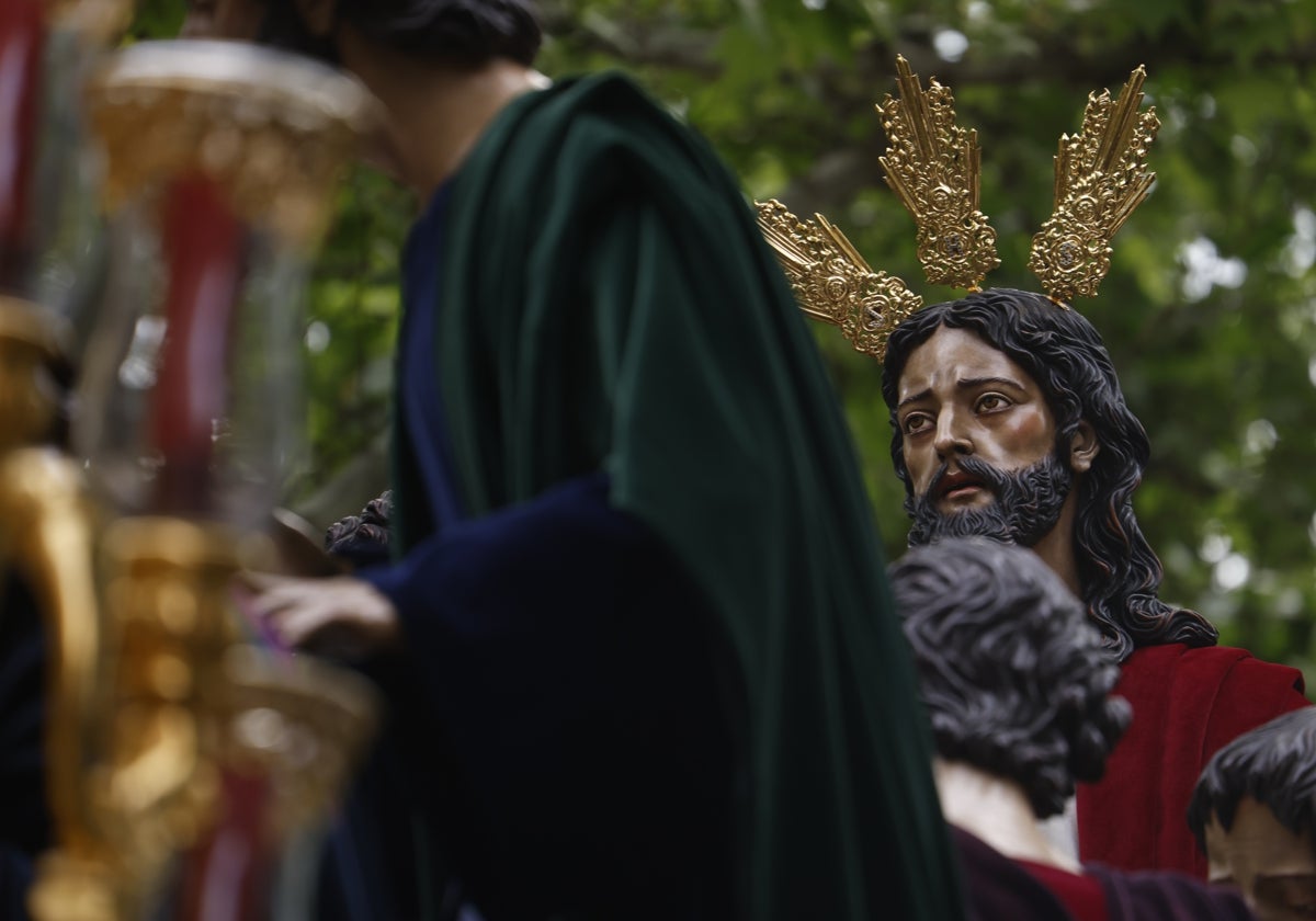 Jesús de la Fe, a su salida del templo