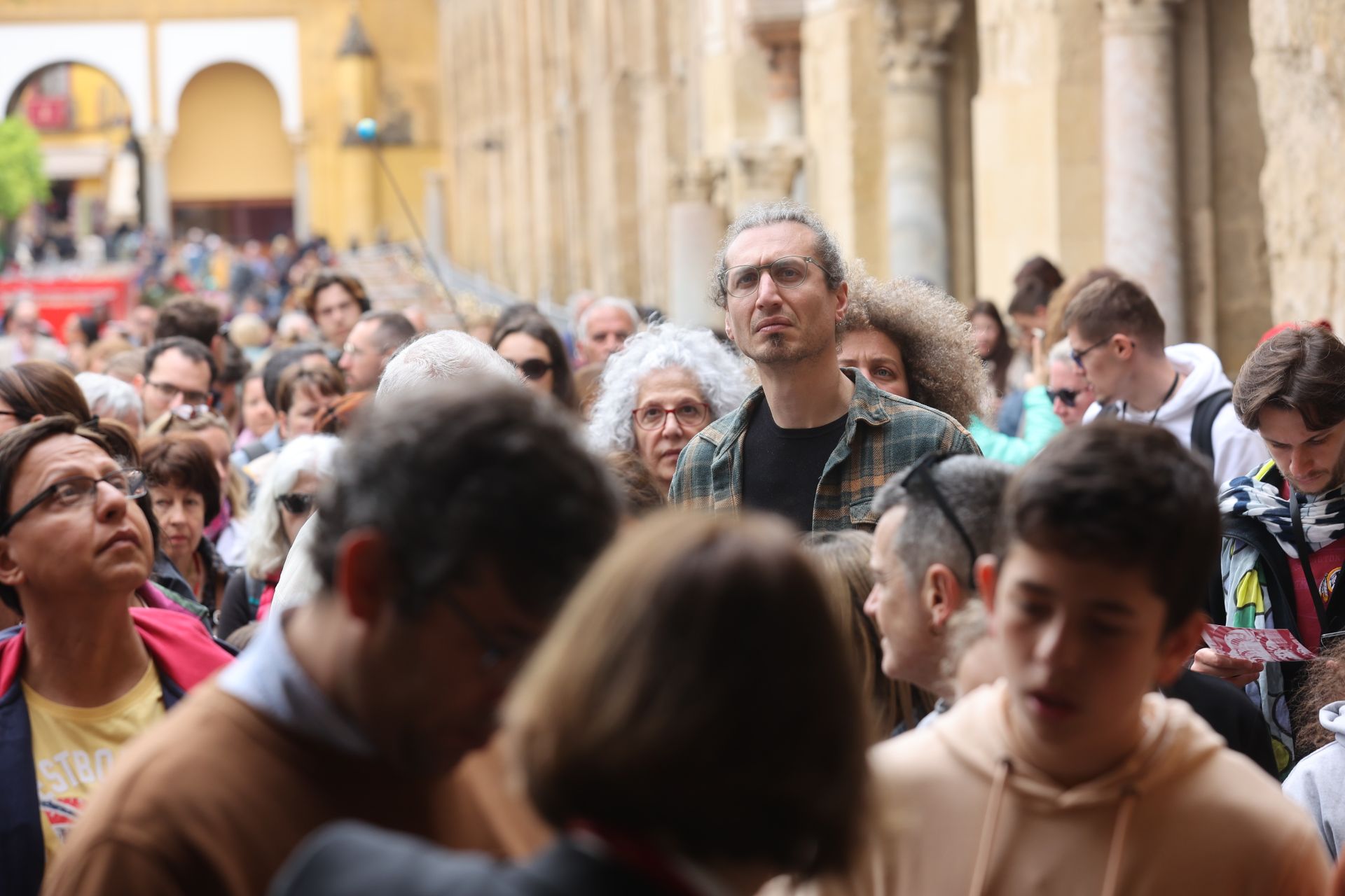 El ambiente del turismo este Jueves Santo en Córdoba, en imágenes