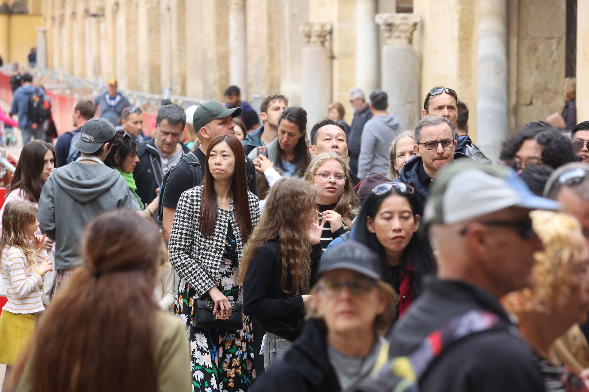 El ambiente del turismo este Jueves Santo en Córdoba, en imágenes