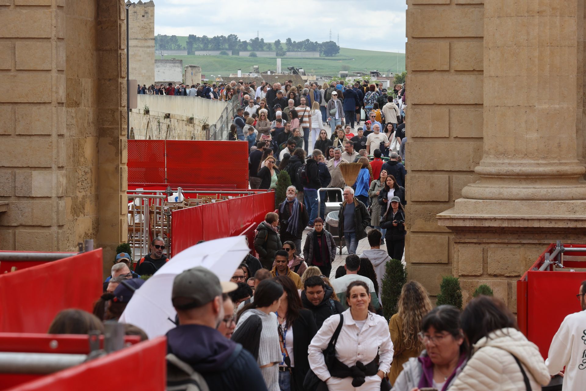 El ambiente del turismo este Jueves Santo en Córdoba, en imágenes