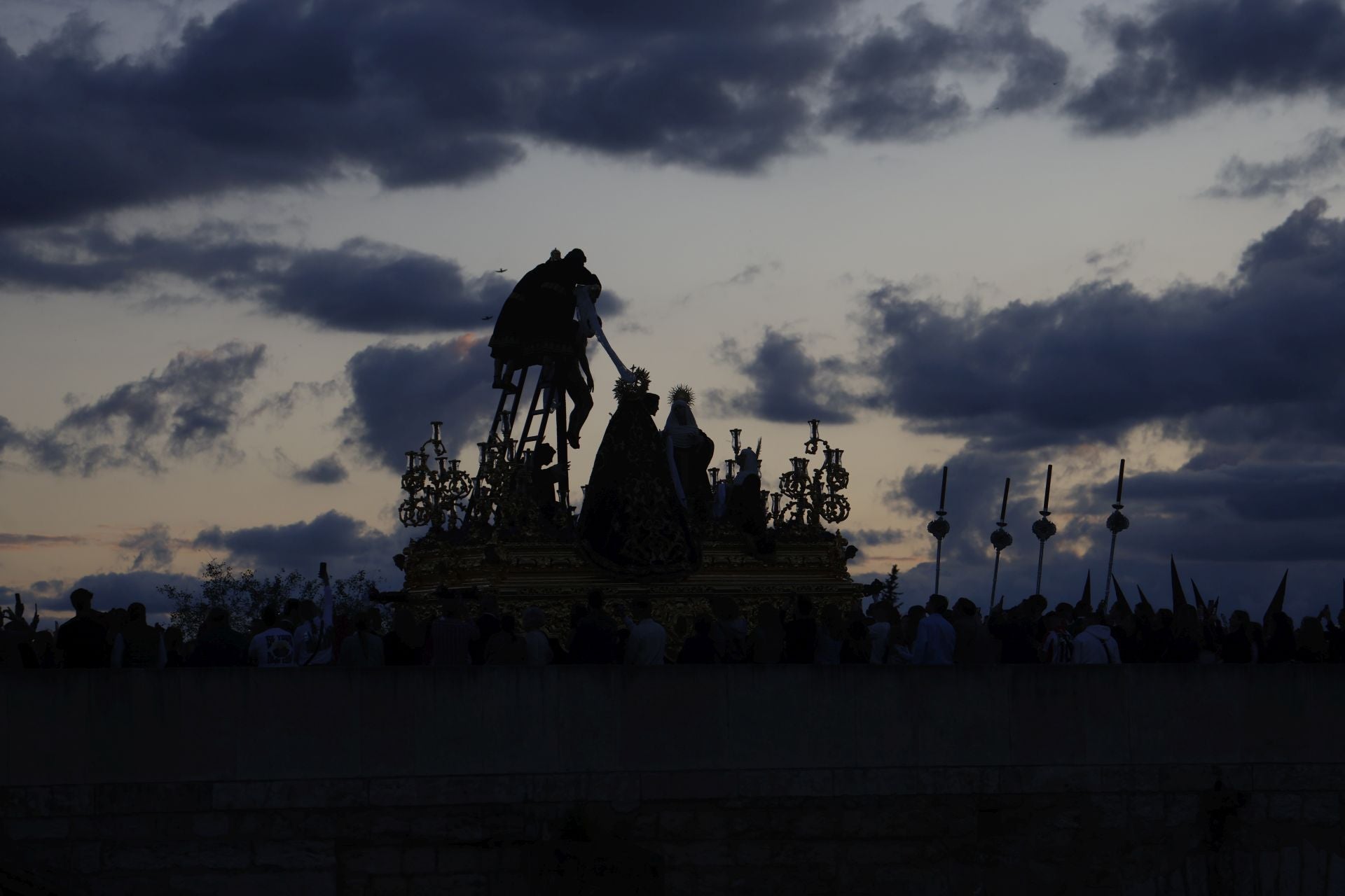 Las imágenes de la procesión del Descendimiento del Viernes Santo de Córdoba