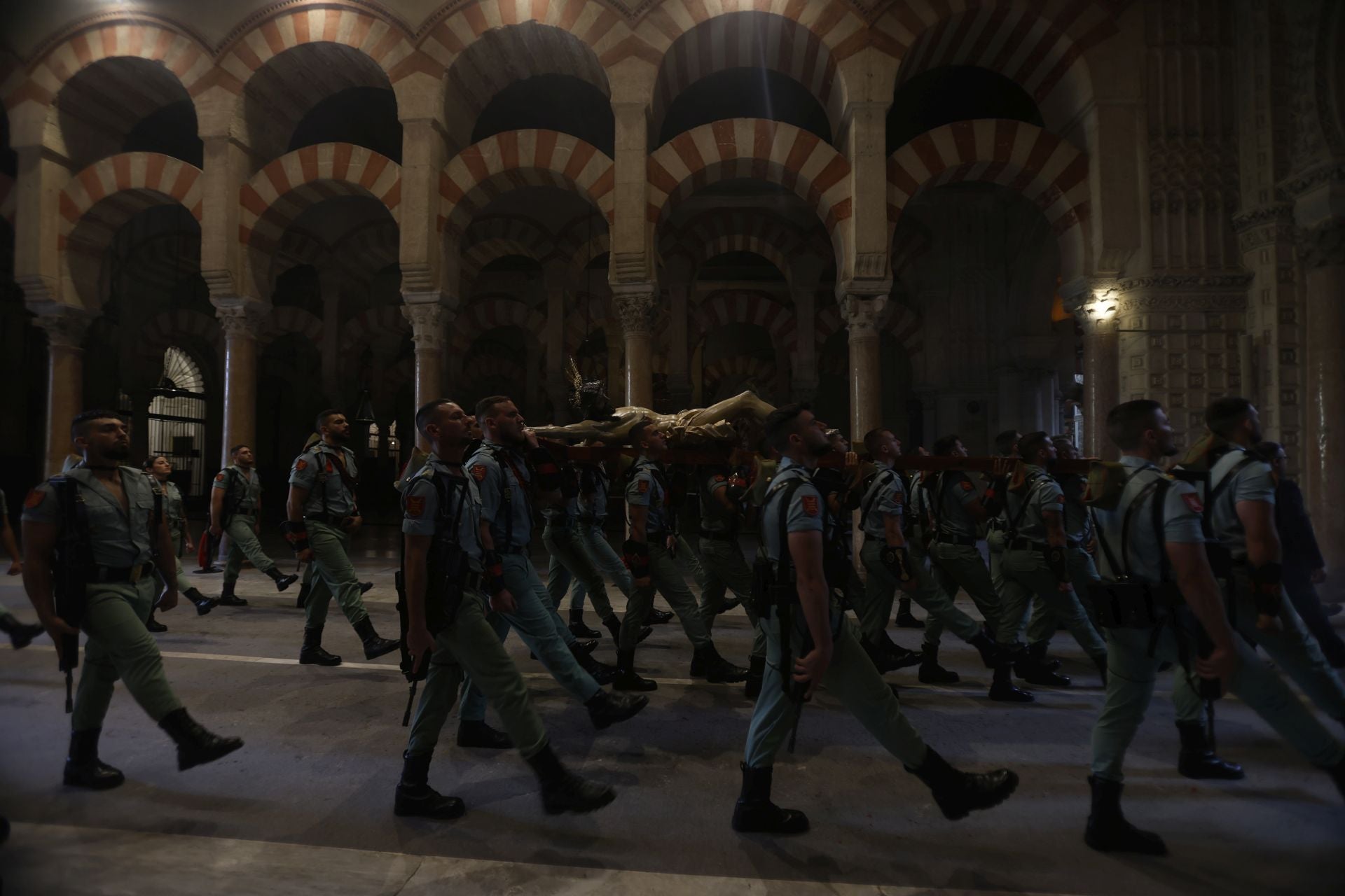 Las imágenes del vía crucis del Señor de la Caridad en Córdoba
