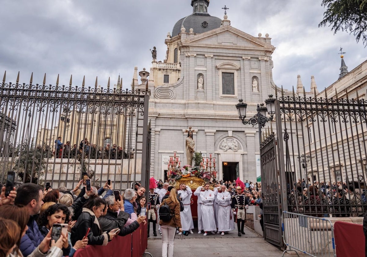 La salida del Divino Cautivo en la Catedral de la Almudena