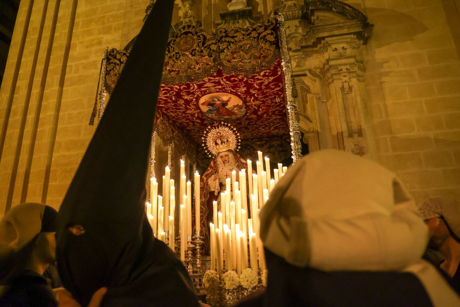 Las imágenes de la Buena Muerte en la Madrugada de la Semana Santa de Córdoba