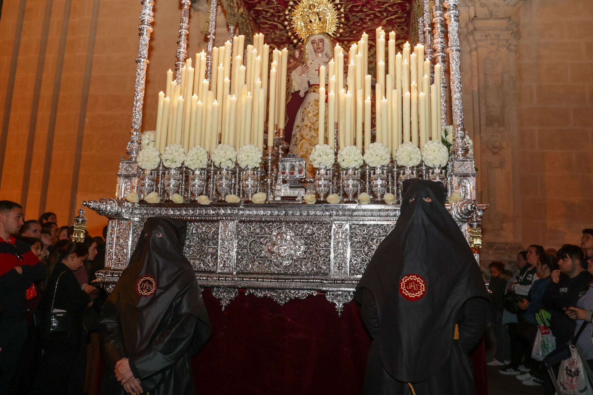 Las imágenes de la Buena Muerte en la Madrugada de la Semana Santa de Córdoba