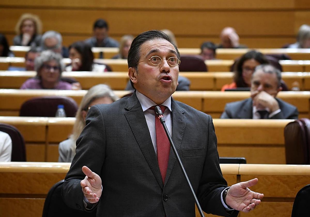 Albares, en el Senado durante una sesión de control