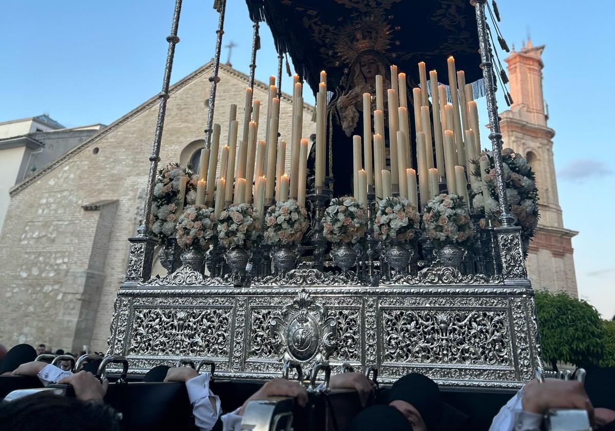 Un momento de la salida de Nuestra Señora de la Soledad