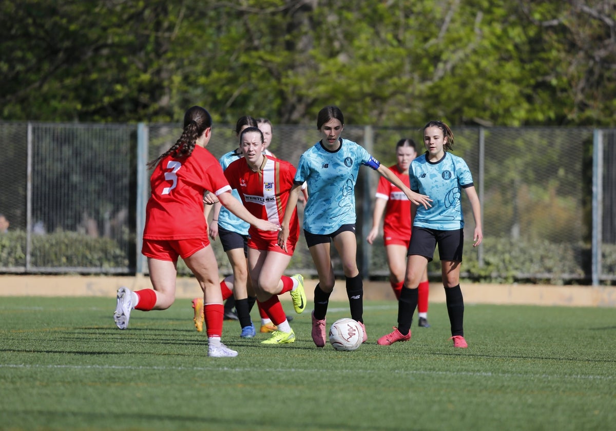 Imagen de un partido de fútbol durante la Valencia Cup Girls 2025