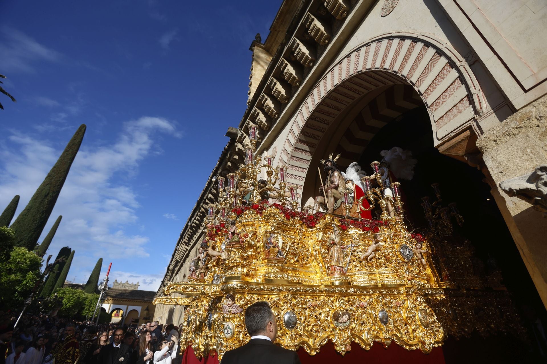 Las imágenes del regreso de la Merced el Sábado Santo de Córdoba, en imágenes