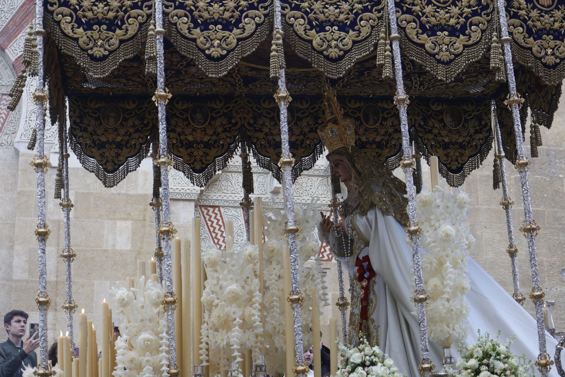 Las imágenes del regreso de la Merced el Sábado Santo de Córdoba, en imágenes