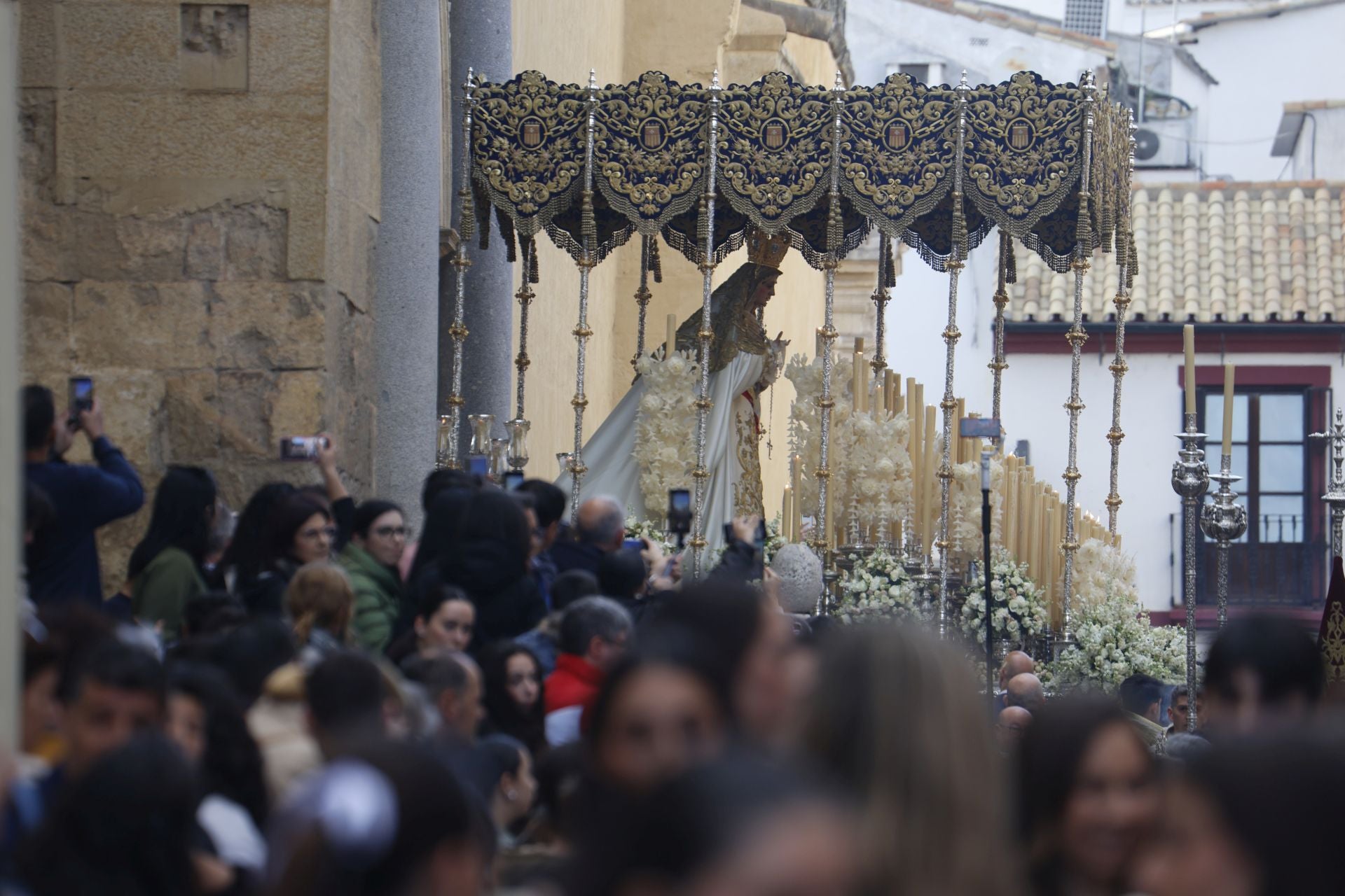 Las imágenes del regreso de la Merced el Sábado Santo de Córdoba, en imágenes