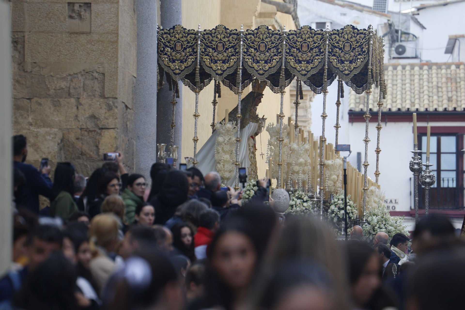 Las imágenes del regreso de la Merced el Sábado Santo de Córdoba, en imágenes