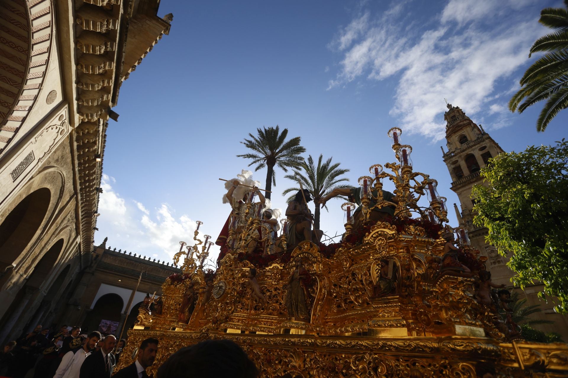 Las imágenes del regreso de la Merced el Sábado Santo de Córdoba, en imágenes