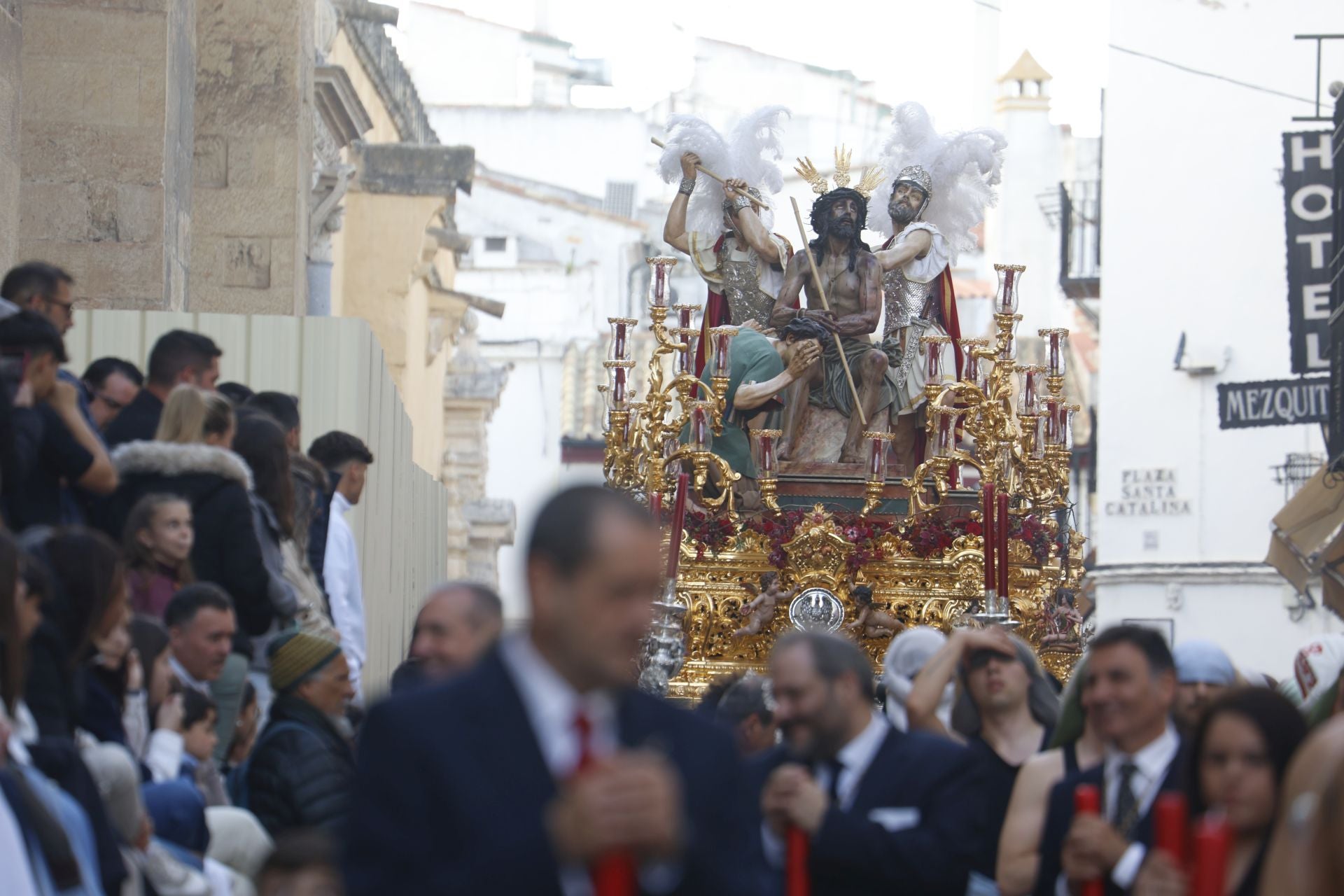 Las imágenes del regreso de la Merced el Sábado Santo de Córdoba, en imágenes
