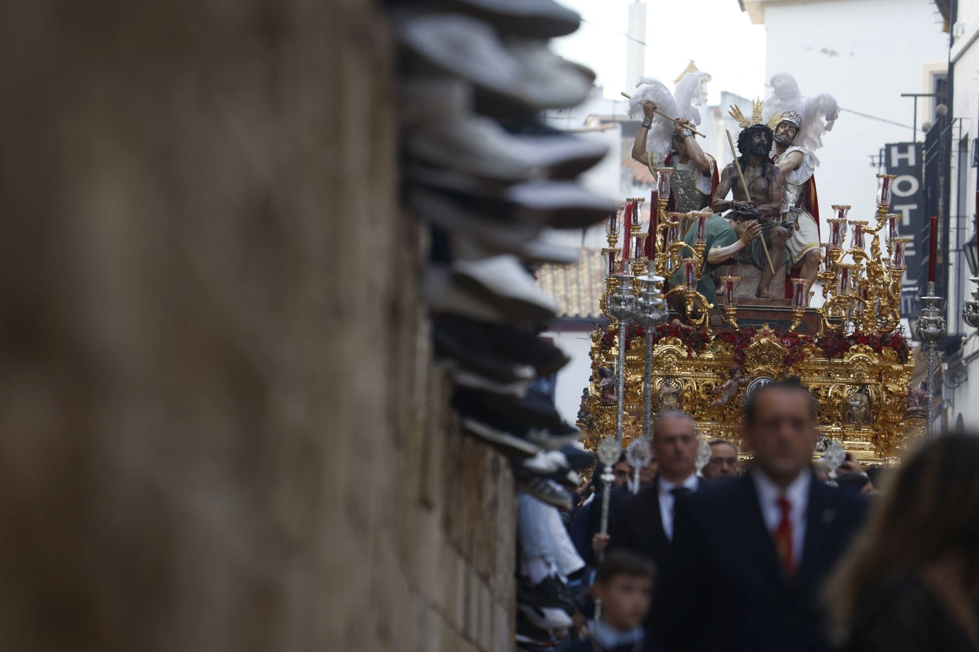 Las imágenes del regreso de la Merced el Sábado Santo de Córdoba, en imágenes