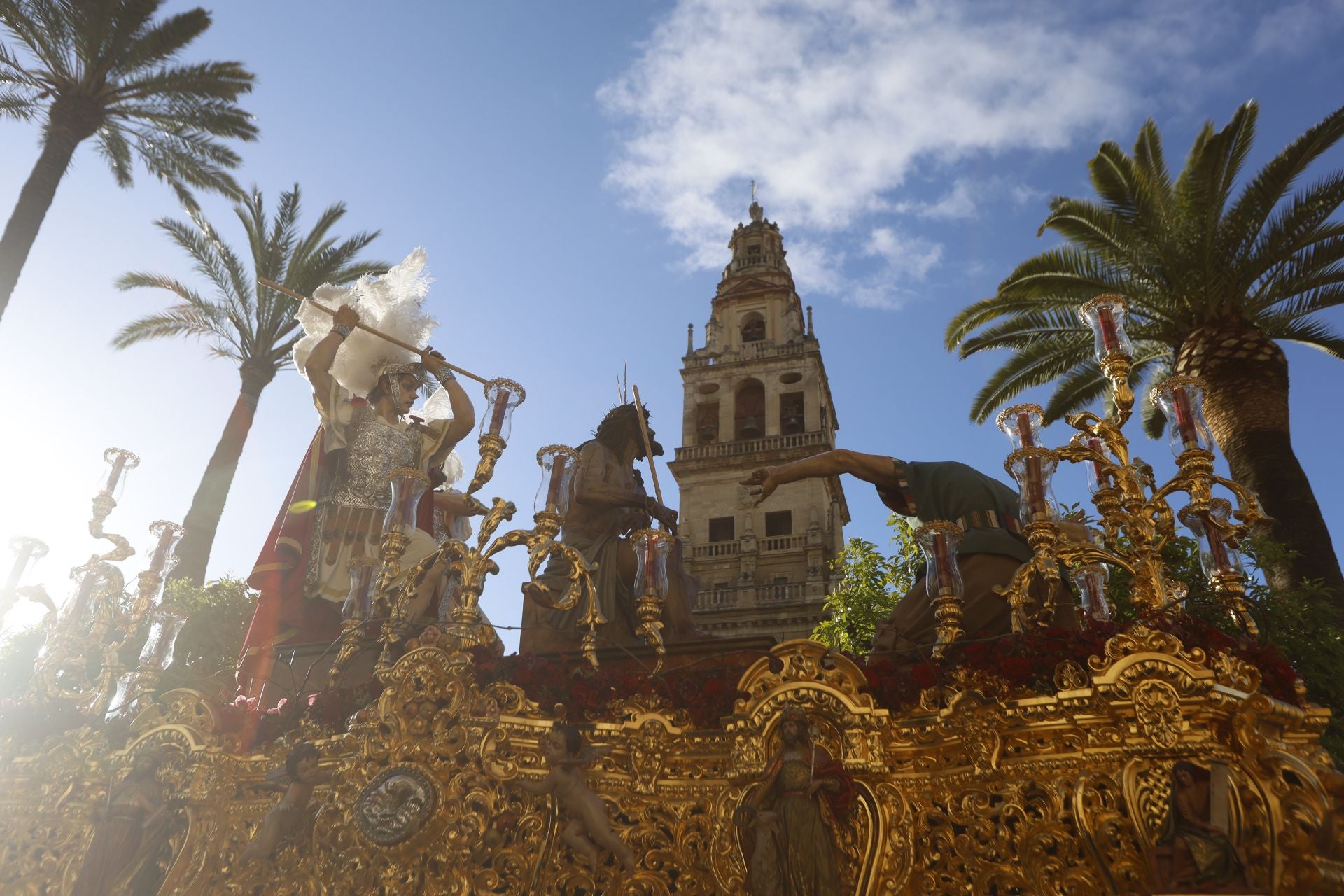 Las imágenes del regreso de la Merced el Sábado Santo de Córdoba, en imágenes