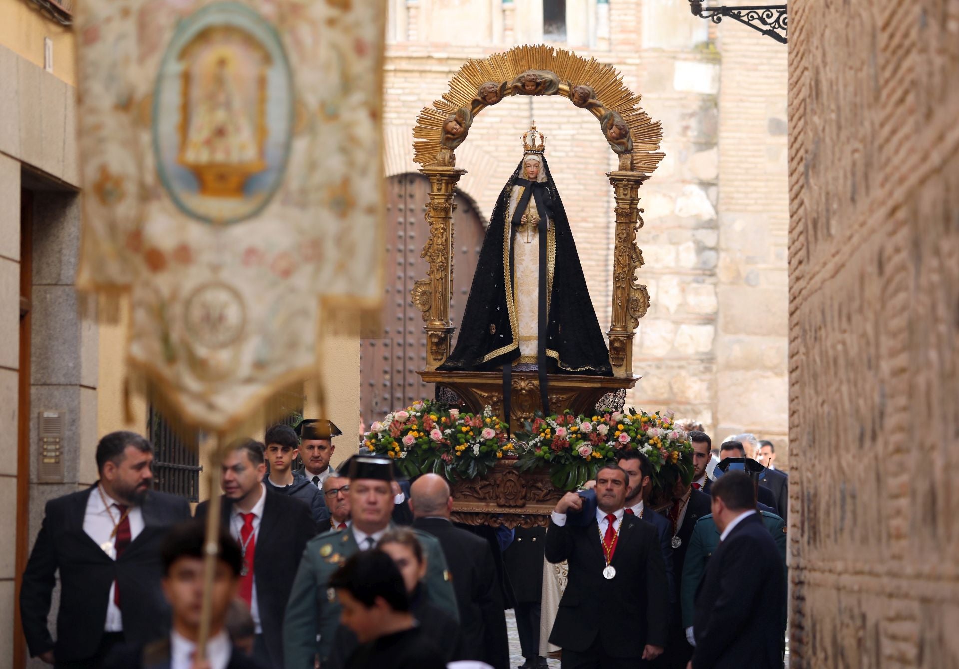 En imágenes, la procesión del Encuentro entre Jesús Resucitado y la Virgen de la Alegría