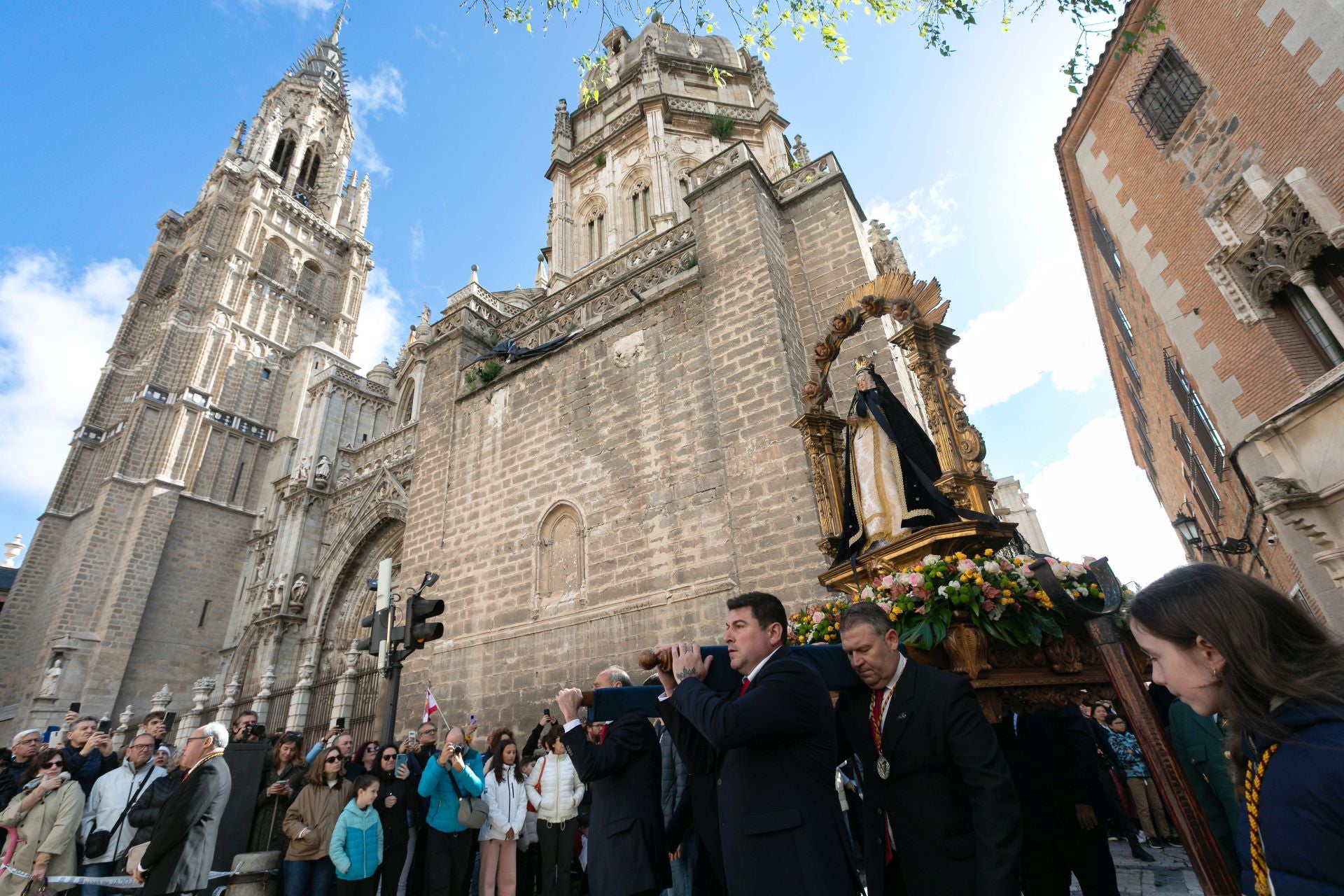 En imágenes, la procesión del Encuentro entre Jesús Resucitado y la Virgen de la Alegría