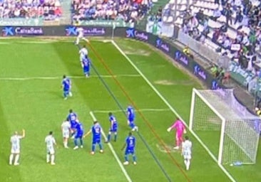 El polémico gol anulado al Córdoba frente al Oviedo que le daba la victoria a minutos del final