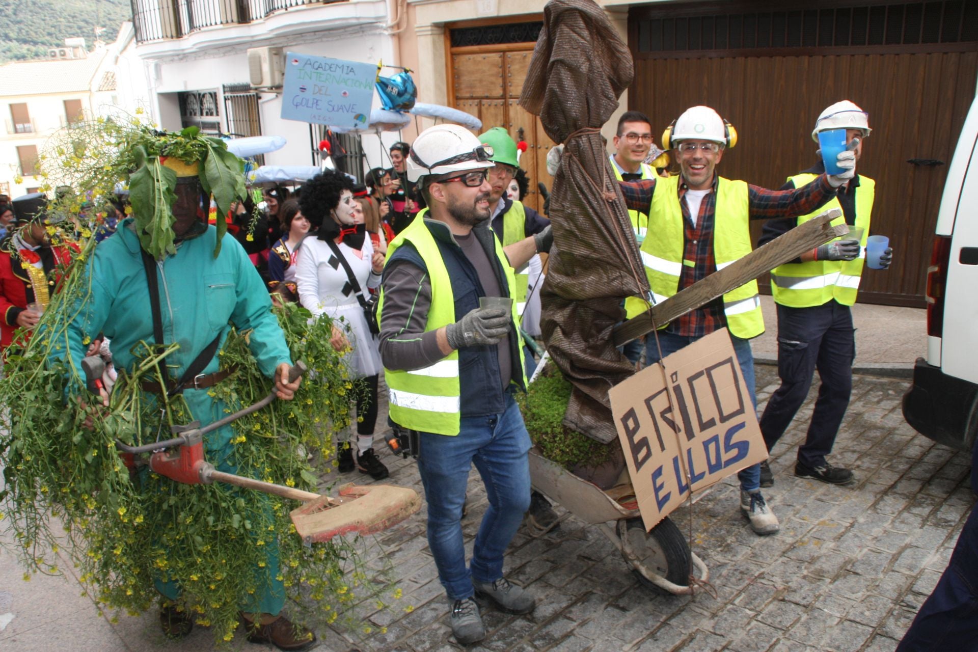 La colorida Pascua de los Moraos de Carcabuey, en imágenes