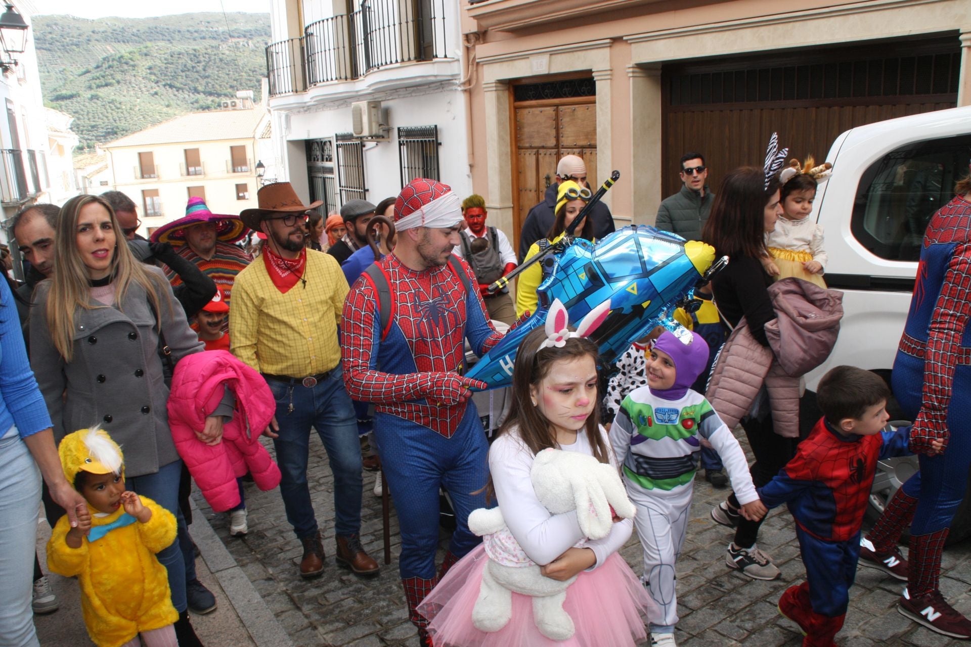La colorida Pascua de los Moraos de Carcabuey, en imágenes