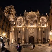 Fachada de la catedral de Granada, donde ya han repicado las campanas de difuntos