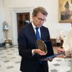 El Gobierno y la oposición lamentan la muerte del Papa Francisco: «Ha servido al mundo y a la Iglesia desde sus convicciones»