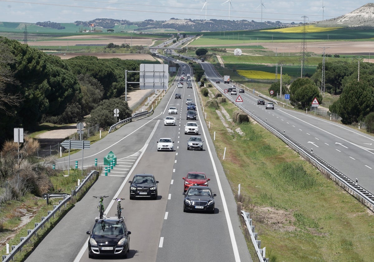 Tráfico en la A-6 durante la operación retorno de la Semana Santa de 2025