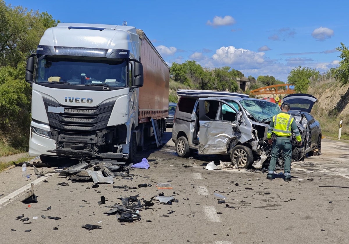 El conductor fallecido este lunes en una colisión en la N-240 en Barbastro (Huesca), su acompañante -que ha sufrido heridas graves- y el bebé de 8 meses que viajaba con ellos eran vecinos de Amorebieta (Vizcaya),