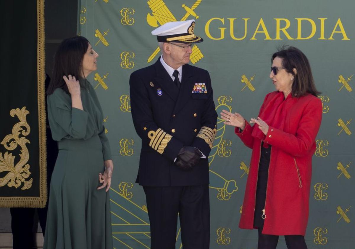 La ministra de Defensa, Margarita Robles, el jefe del Estado Mayor de la Defensa (Jemad), almirante Teodoro Estebhan López Calderón