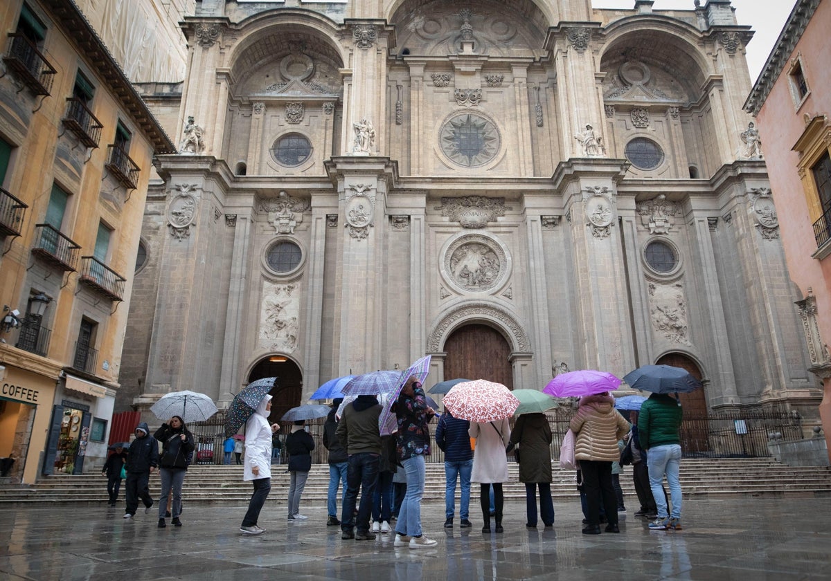 Fachada de la catedral de Granada, donde se oficiará la misa