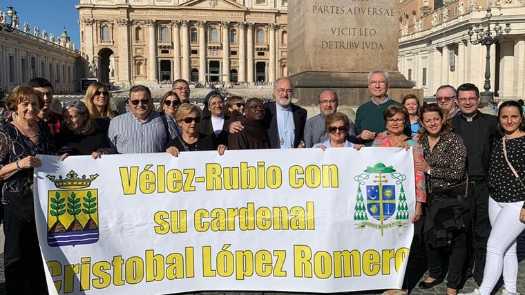Vecinos de Vélez-Rubio se desplazaron hasta Roma para apoyar a Cristóbal López en su nombramiento como cardenal