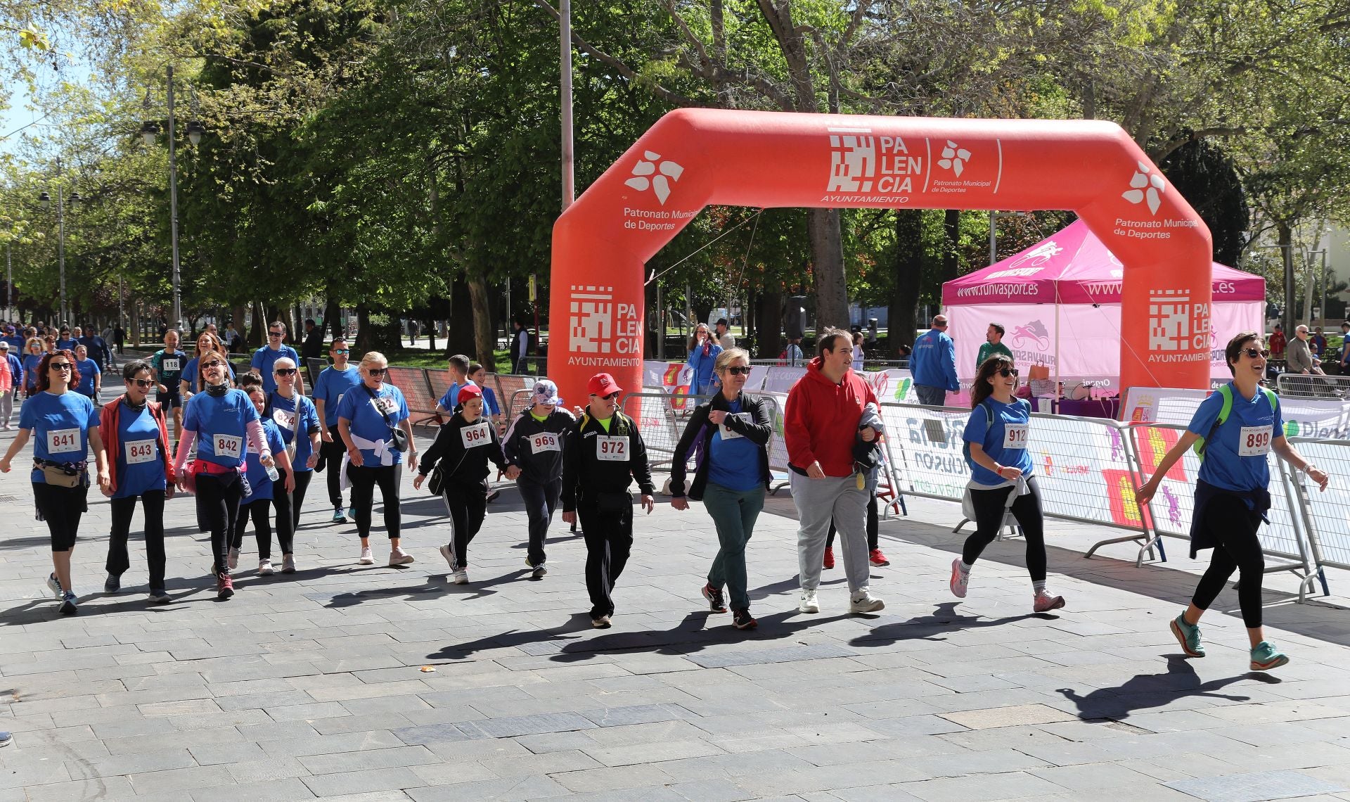 Celebración de carrera y marcha solidaria con motivo del Día de Castilla y León en Palencia