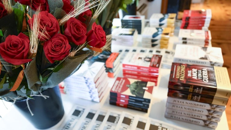 Rosas y libros, cortesía de Planeta y Penguin