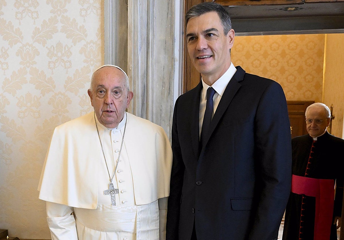 Foto de archivo de Pedro Sánchez con el papa Francisco