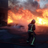 Estabilizado el escalofriante incendio declarado ayer en una nave industrial en Tenerife