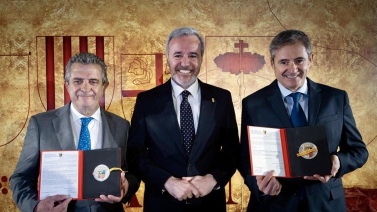 Azcón clama en los fastos de San Jorge contra los «retrocesos de Aragón»:  conexiones de transporte e infraestructuras estatales