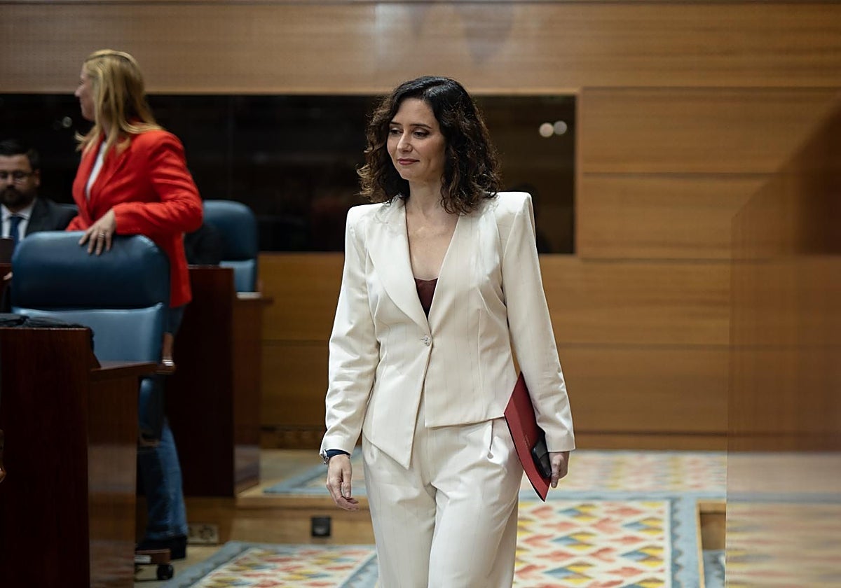 La presidenta de la Comunidad de Madrid, en el Pleno de la Asamblea