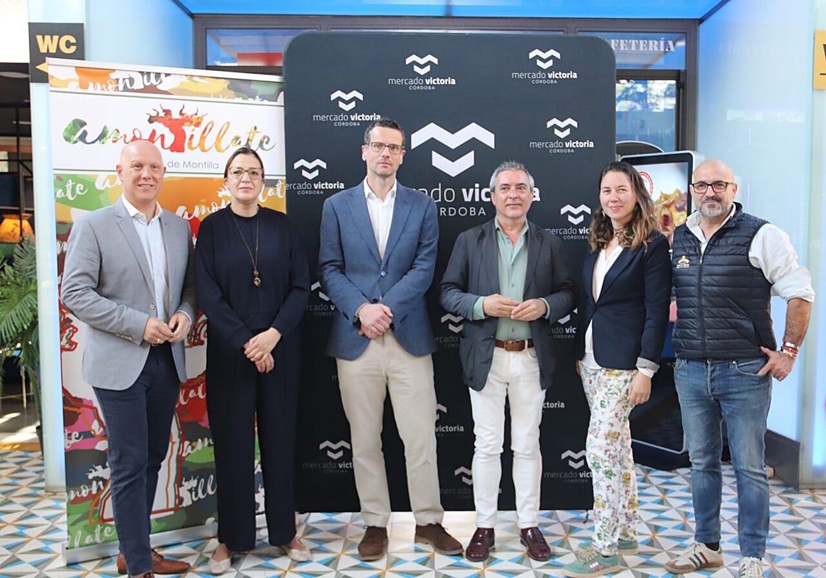 Los concejales de Turismo y Festejos junto con los responsables de Patios de Bodega