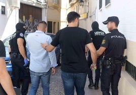 La Policía Nacional de Córdoba detiene a una persona en una redada contra el tráfico de drogas en el Sector Sur y Cañero