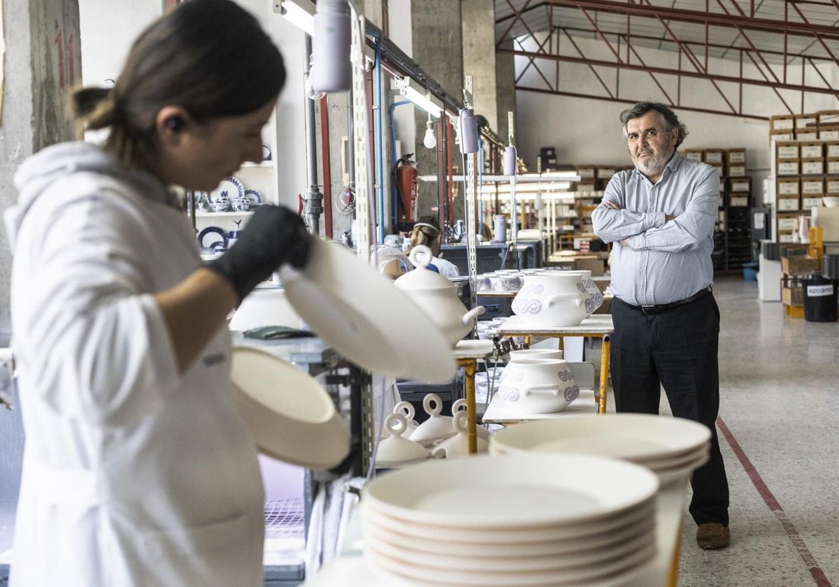 Segismundo García en la fábrica de Sargadelos de Lugo (Cervo)