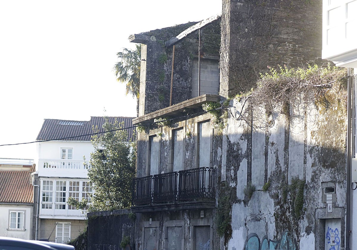 Edificio abandonado en la zona vieja de Santiago de Compostela