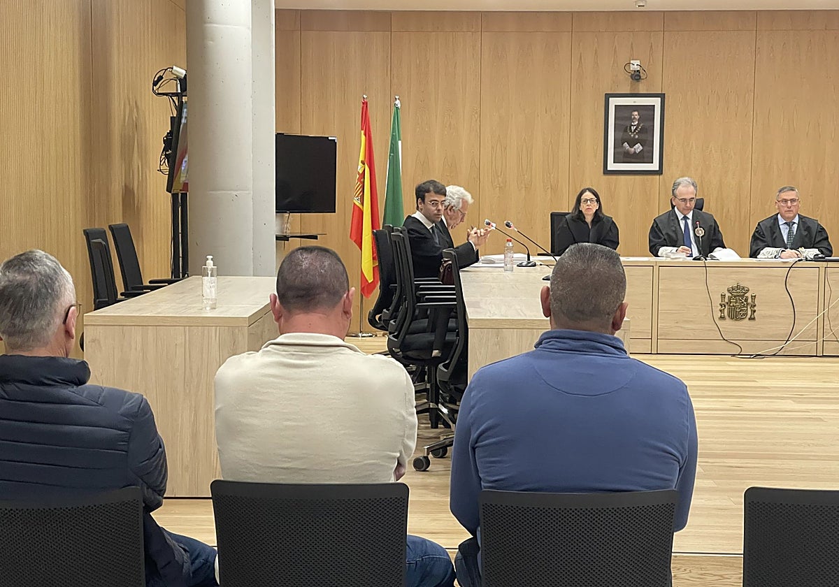 Los tres acusados durante el juicio celebrado en la Audiencia Provincial de Córdoba