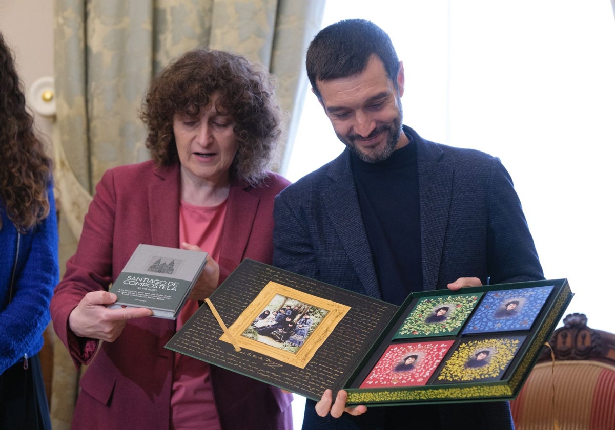 Goretti Sanmartín junto a Pablo Bustinduy, este viernes en Santiago de Compostela