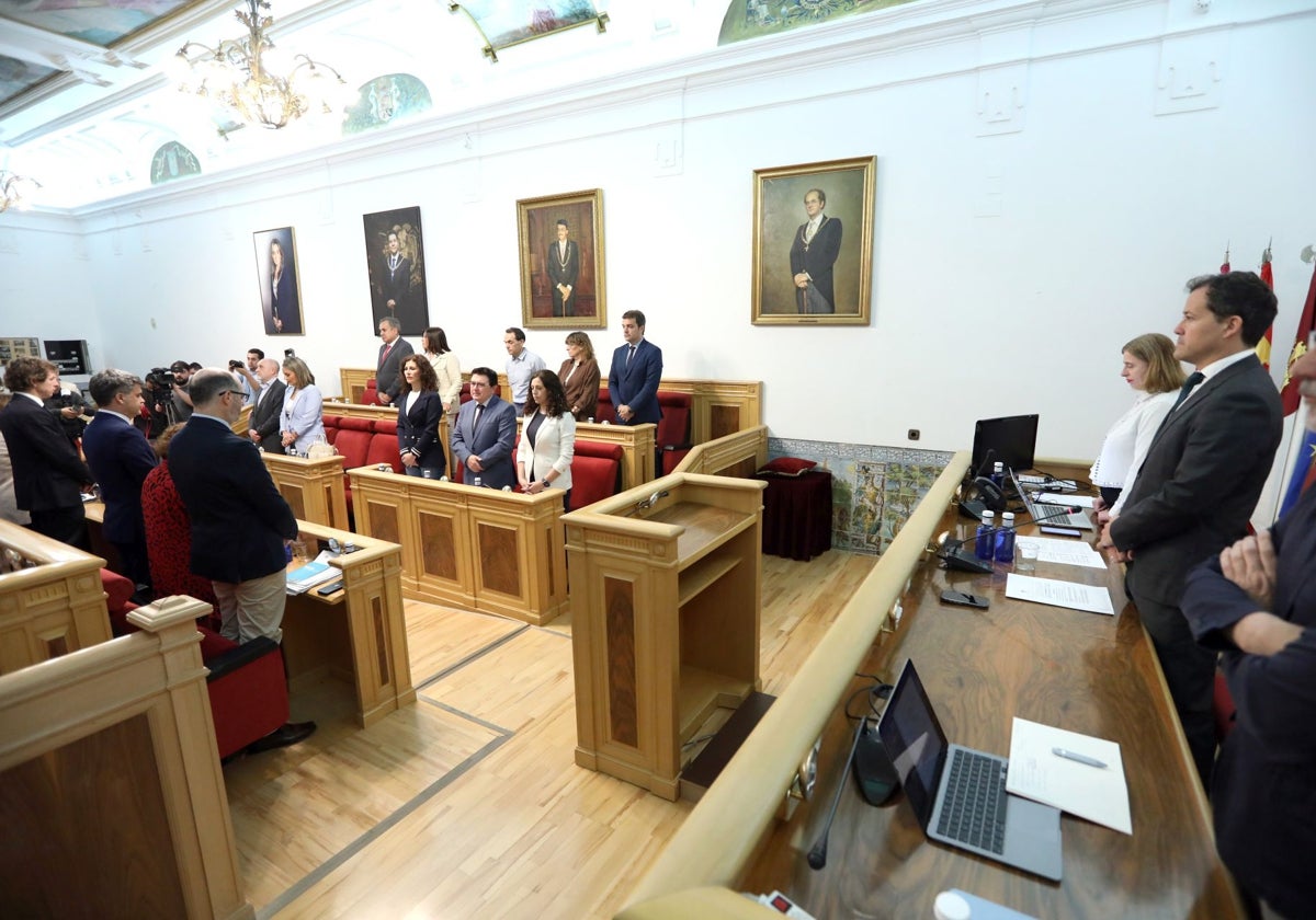 El Pleno del Ayuntamiento de Toledo ha guardado un minuto de silencio por la muerte del Papa Francisco