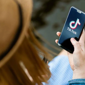 Detenida la madre de una niña de 8 años que grabó vídeos de contenido sexual y los publicó en Tiktok